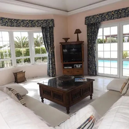 In Puerto Del Carmen Sleeps 6 Includes Swimming Pool Air Con&wifi 2 *