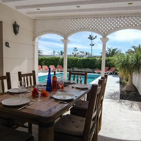 Villa In Puerto Del Carmen Sleeps 6 Includes Swimming Pool Air Con&wifi 2
