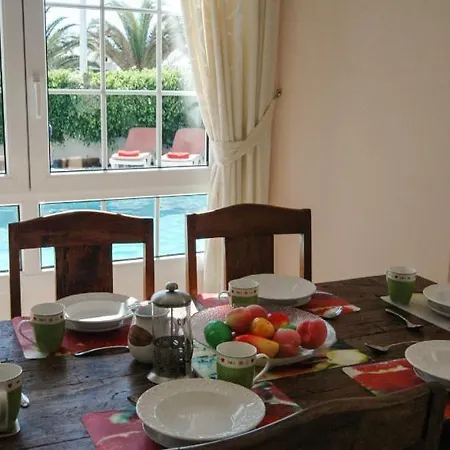 Villa In Puerto Del Carmen Sleeps 6 Includes Swimming Pool Air Con And Wifi 2 Puerto del Carmen (Lanzarote)
