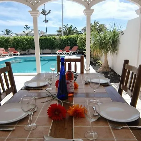 In Puerto Del Carmen Sleeps 6 Includes Swimming Pool Air Con And Wifi 2 Puerto del Carmen (Lanzarote)