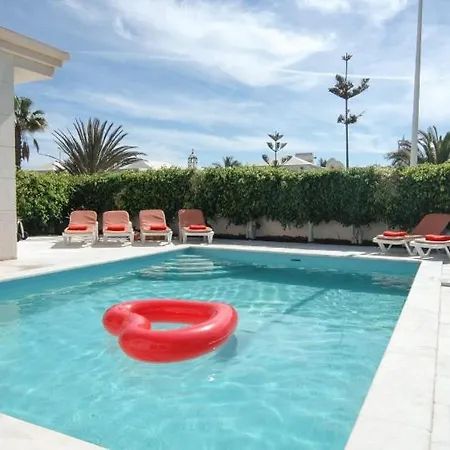 Villa In Puerto Del Carmen Sleeps 6 Includes Swimming Pool Air Con And Wifi 2