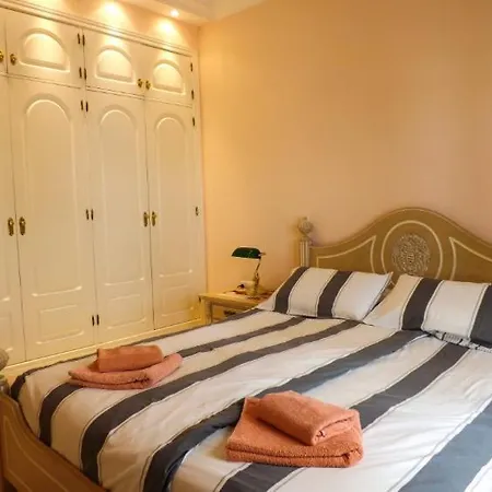 In Puerto Del Carmen Sleeps 6 Includes Swimming Pool Air Con And Wifi 2 * Puerto del Carmen (Lanzarote)