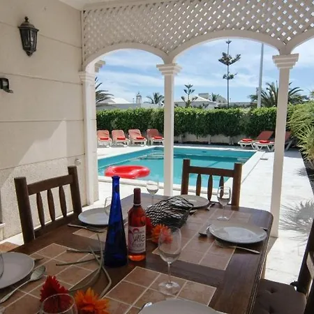 In Puerto Del Carmen Sleeps 6 Includes Swimming Pool Air Con And Wifi 2 Willa Puerto del Carmen (Lanzarote)