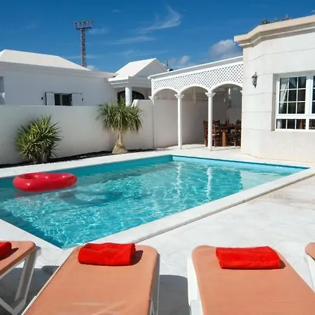 Villa In Puerto Del Carmen Sleeps 6 Includes Swimming Pool Air Con And Wifi 2